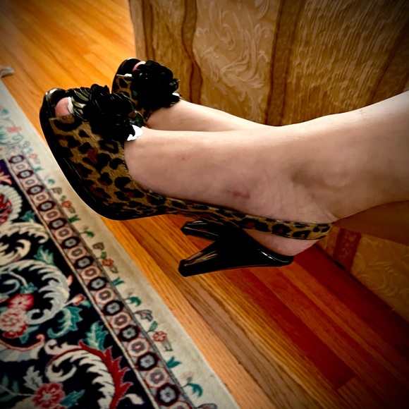 Cute Anne Klein Heels Size 6.5 Med Leopard Fabric-Patten Leather Heels-Preowned - Picture 3 of 16